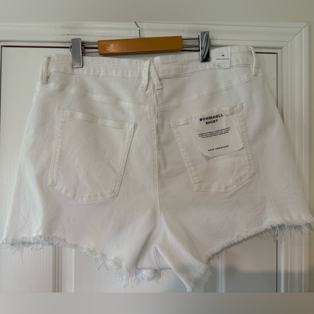 Good American Bombshell Short White - Picture 7 of 13